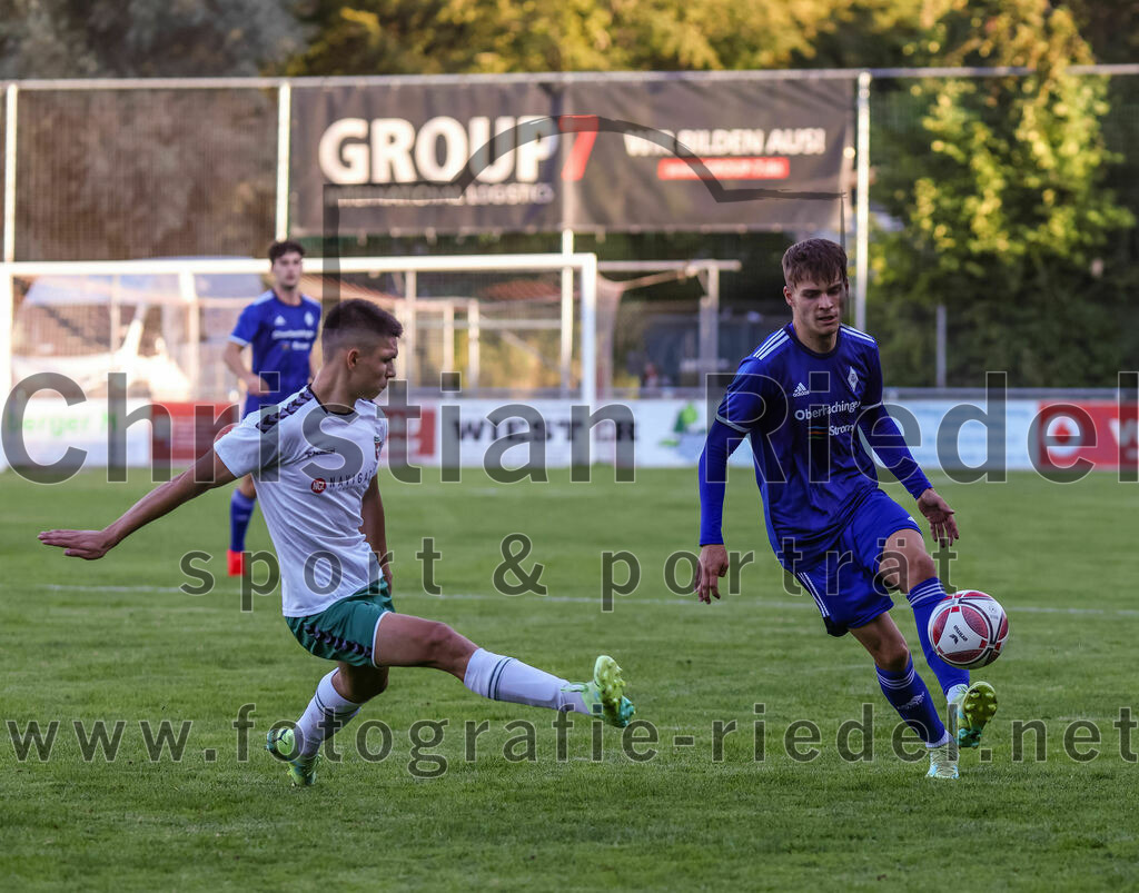 2023-08-01_026_FC_Schwaig_gegen_FC_Deisenhofen | Oberding, Deutschland, 01.08.2023:
Fußball, Toto-Pokal 2023 / 2024, 1. Spieltag, FC Schwaig gegen FC Deisenhofen, Endergebnis: 2:3

Roman Mavdryk (FC Schwaig, #3), Niklas Sagner (FC Deisenhofen, #26)

Foto: Christian Riedel / fotografie-riedel.net