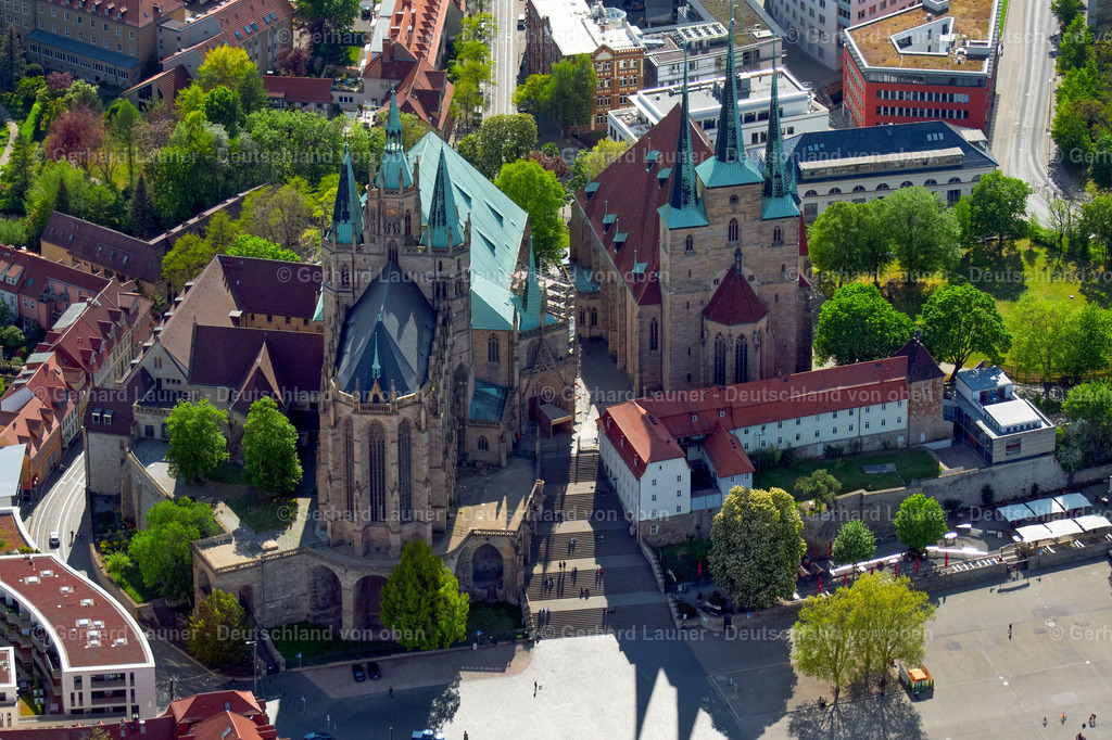 4025632 | ERFURT 06.05.2020 Kirchengebäude des Domes des Erfurter Dom im Ortsteil Altstadt in Erfurt im Bundesland Thüringen, Deutschland. Weiterführende Informationen bei: Kath. Pfarramt Dom St. Marien. // Church building of the cathedral of of Erfurter Dom in the district Altstadt in Erfurt in the state Thuringia, Germany. Further information at: Kath. Pfarramt Dom St. Marien. Foto: Gerhard Launer