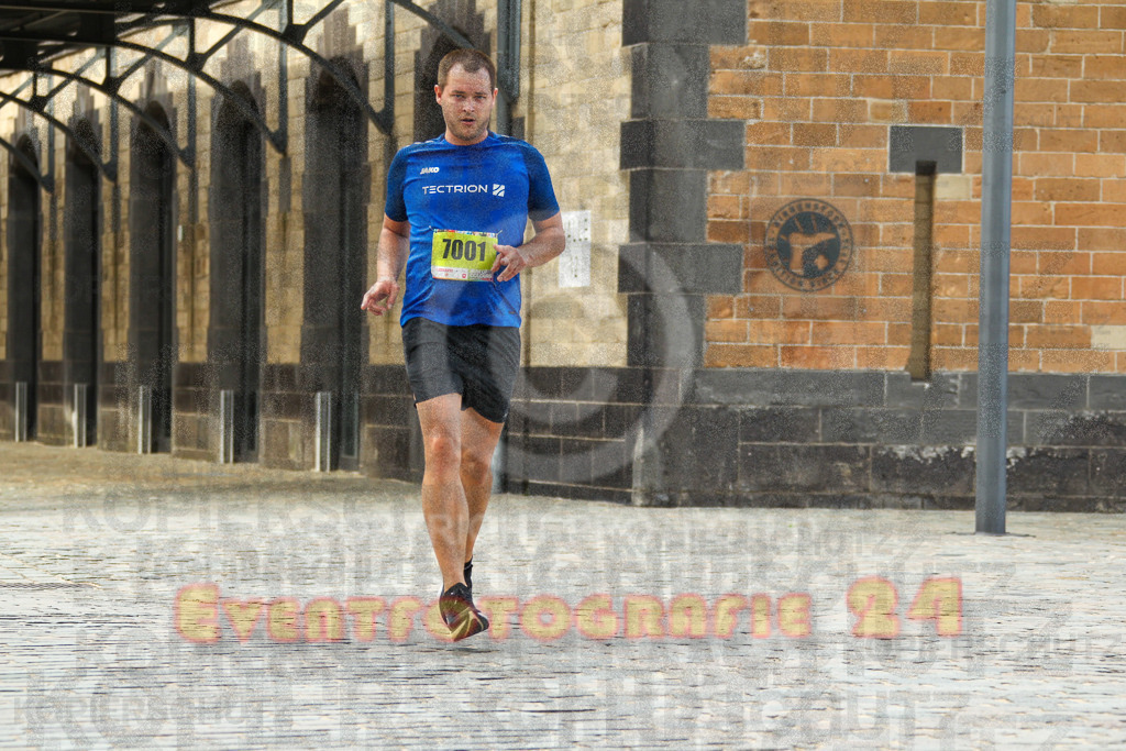 250920_1514_EV4_8292 | Sportfotografie im Rhein-Sieg Kreis, Köln, Bonn, NRW, Rheinland Pfalz, Hessen, etc. Unser Tätigkeitsfeld umfasst den Laufsport vom Volkslauf über den Marathon, Duathlon, Triathon bis zum Ultralauf wie Kölnpfad Ultra oder Schindertrail.