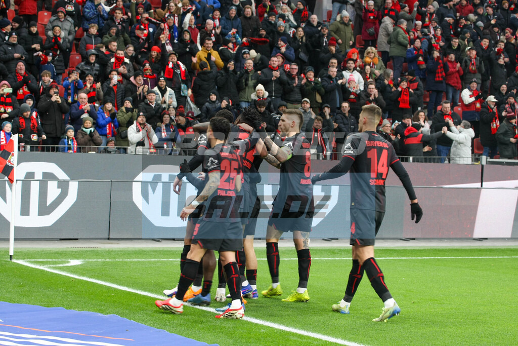 Bayer Leverkusen Saison 25/26 - © Sportfoto-Sale (MK) | Torjubel Bayer 04 um Torschütze Jarell Quansah - Bayer Leverkusen Saison 25/26 - © Sportfoto-Sale (MK) - Realisiert mit Pictrs.com