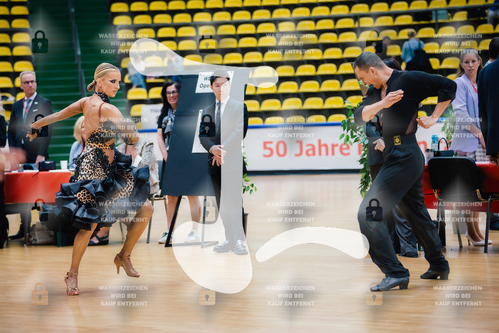 Hessen Tanzt WDSF International Open Latin 1st (17) Artur Balandin _ Anna Salita (T.T.C. Rot-Weiß-Silber Bochum)-2025-05-18-4613 | Webshop for digital downloads and prints of dance sport, event & show photographer Julian Link - Realisiert mit Pictrs.com