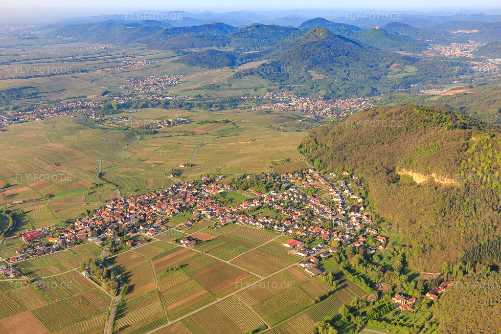 Luftbild: Ortsansicht aus Norden in Frankweiler im Bundesland Rheinland-Pfalz in Deutschland. Foto: IMG_113921.jpg vom 01.05.2019 durch Werner Riehm/FLY-FOTO.de