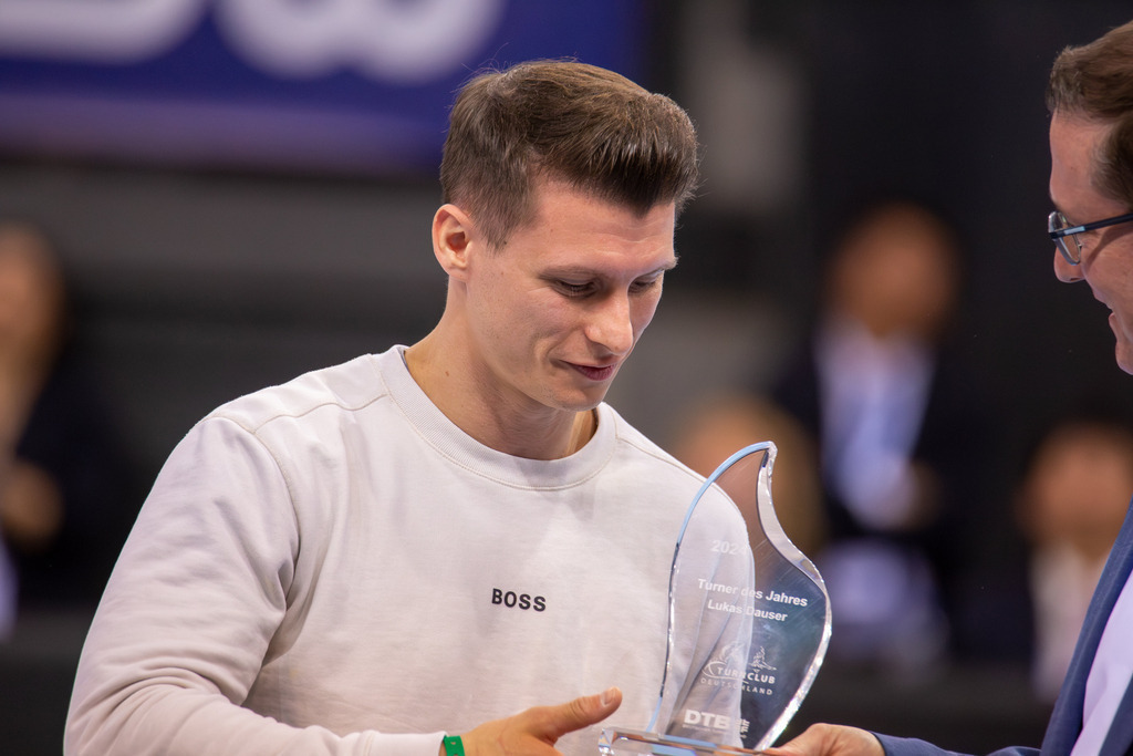 EnBW DTB-Pokal Stuttgart 2025, Mixed Cup***Lukas Dauser wird zum Turner des Jahres 2024 geehrt | EnBW DTB-Pokal Stuttgart 2025, Mixed Cup***Lukas Dauser wird zum Turner des Jahres 2024 geehrt - Realisiert mit Pictrs.com