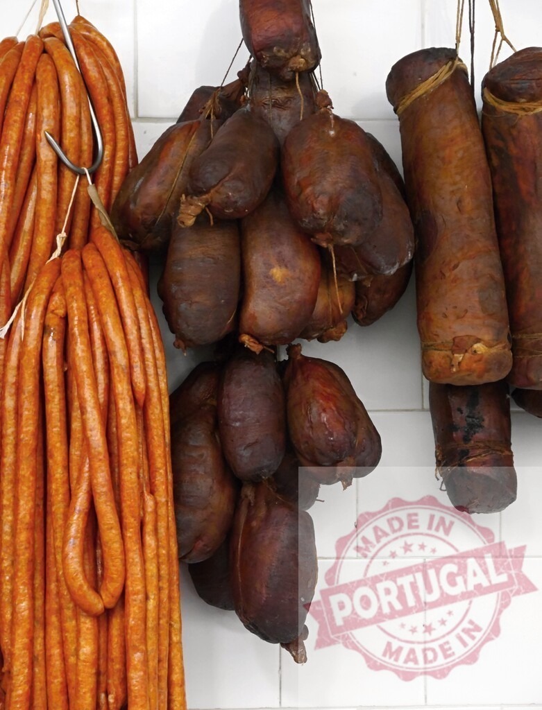 Cured and smoked sausages hanging in butcher shop | Various traditional sausages and cured meats hanging for sale - Realisiert mit Pictrs.com
