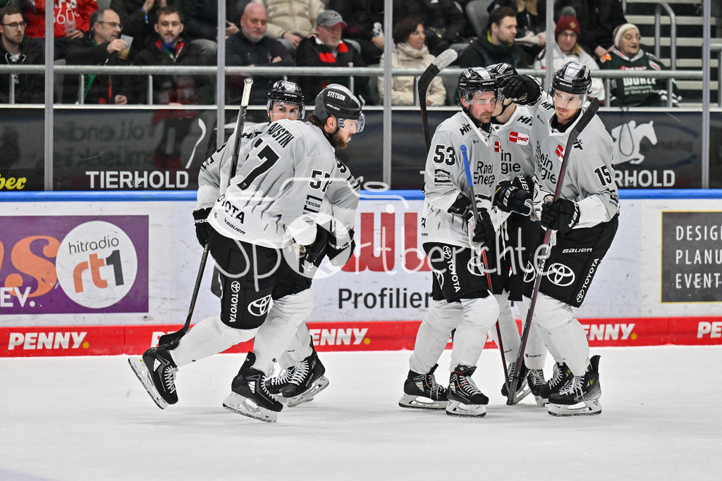 Augsburger Panther - Kölner Haie | Grenzeloser Jubel der Haie nach dem Treffer zum 4-3 durch Brady AUSTIN (Koelner Haie #57) / Tor / Torschuetze / Freude / Happy / DEL: Augsburger Panther - Koelner Haie, Curt Frenzel Stadion am 02.03.2025