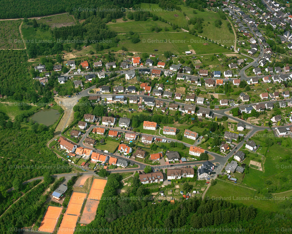 2611061 | EIBELSHAUSEN 09.06.2006 Wohngebiet einer Einfamilienhaus- Siedlung  in Eibelshausen im Bundesland Hessen, Deutschland // Single-family residential area of settlement  in Eibelshausen in the state Hesse, Germany Foto: Gerhard Launer