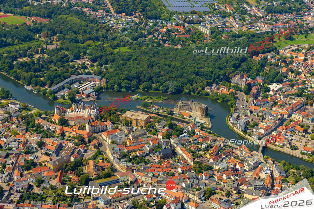 Schrägluftbild  Altstadt historische Gebäude  Bernburg - Das Luftbild wurde 2025 vom UL-Flugzeug heraus erstellt (ohne Drohne- keine Drohnenaufnahme ) - Hochauflösende Luftaufnahme -Nicht vergleichbar mit Google Maps oder Satelittenbilder- Die Geschenkidee !Mit Lizenz und Bildrechte bestellbar