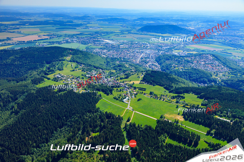 Die Luftaufnahme der Stadt Sonneberg wurde vom UL-Flugzeug heraus erstellt ( keine Drohne )- hohe Auflösung für beste Qualität