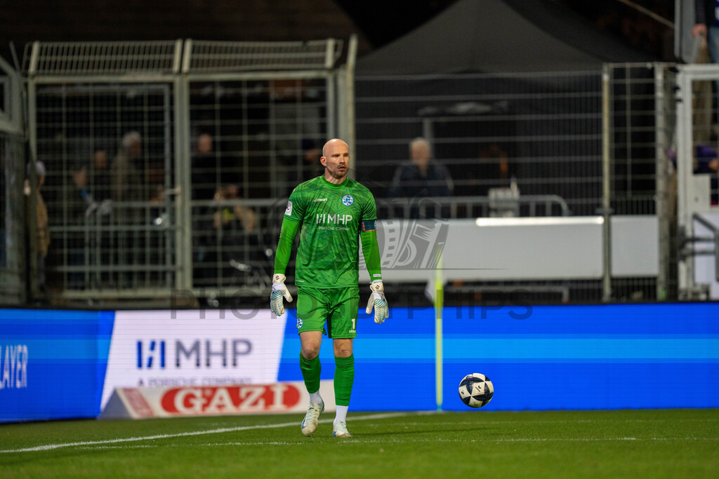 SV Stuttgarter Kickers vs. SGV Freiberg, Fussball, WFV-Pokal, Viertelfinale, 17.03.2026 | Felix Dornebusch (SV Stuttgarter Kickers, #01),SV Stuttgarter Kickers vs. SGV Freiberg, Fussball, WFV-Pokal, Viertelfinale, 17.03.2026Foto: photosbyphips/Philip Ziegler