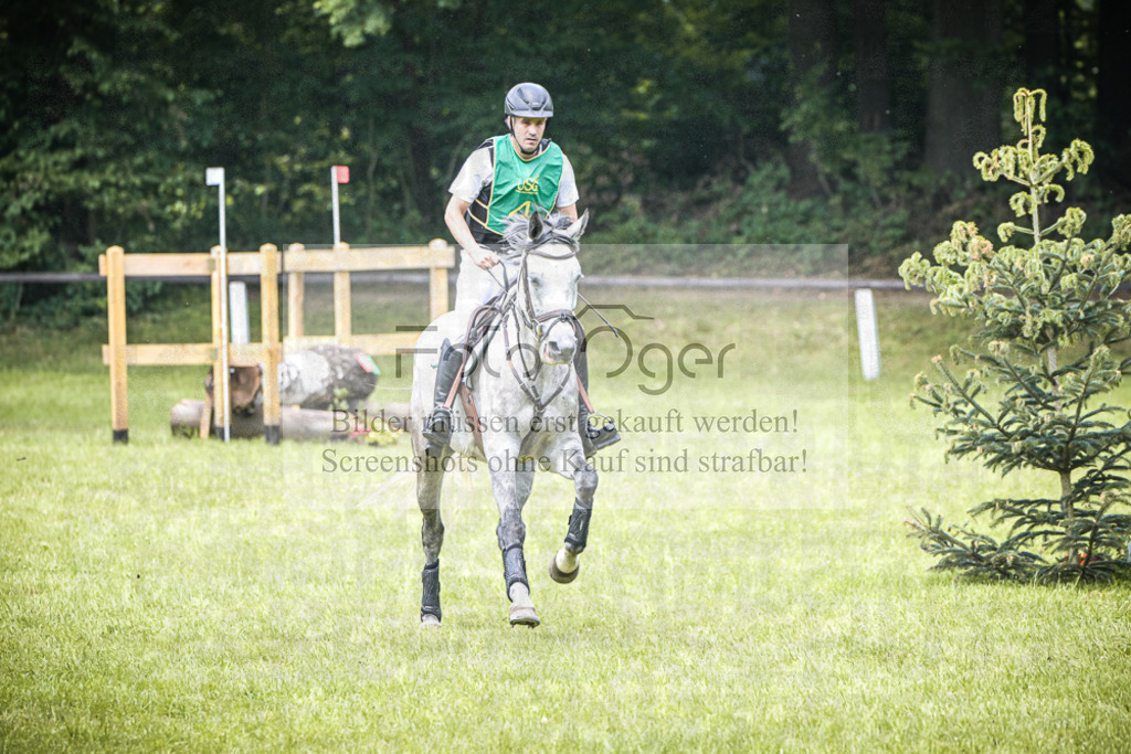 DOS_6390 | Entdecke hochwertige Reitturnierfotos von Foto Oger. Professionell, emotional und authentisch – jetzt Lieblingsmomente im Shop bestellen.Deutschlandweite Turnierfotografie. - Realisiert mit Pictrs.com