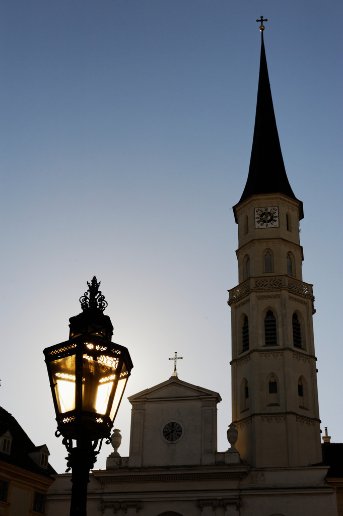 Michaelerkirche + Laterne | Wien, Austria - August 09, 2011: Michaelerkirche + Laterne. - Realisiert mit Pictrs.com