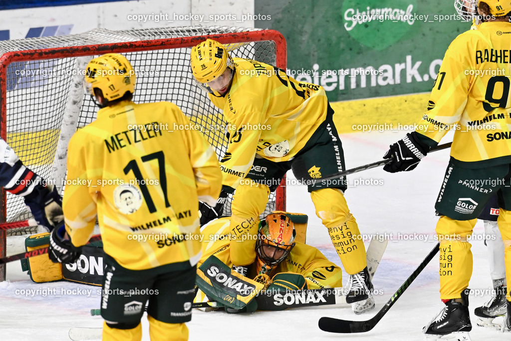 ATSE Graz vs. EHC Lustenau | #17 Metzler Manuel EHC Lustenau, #33 Reihs Lukas EHC Lustenau, #26 Zipperle Felix EHC Lustenau, ATSE Graz vs. EHC Lustenau, ATSE Graz vs. EHC Lustenau am 14.02.2026 in Graz (Merkur Eishalle ), Austria, (Photo by Bernd Stefan)