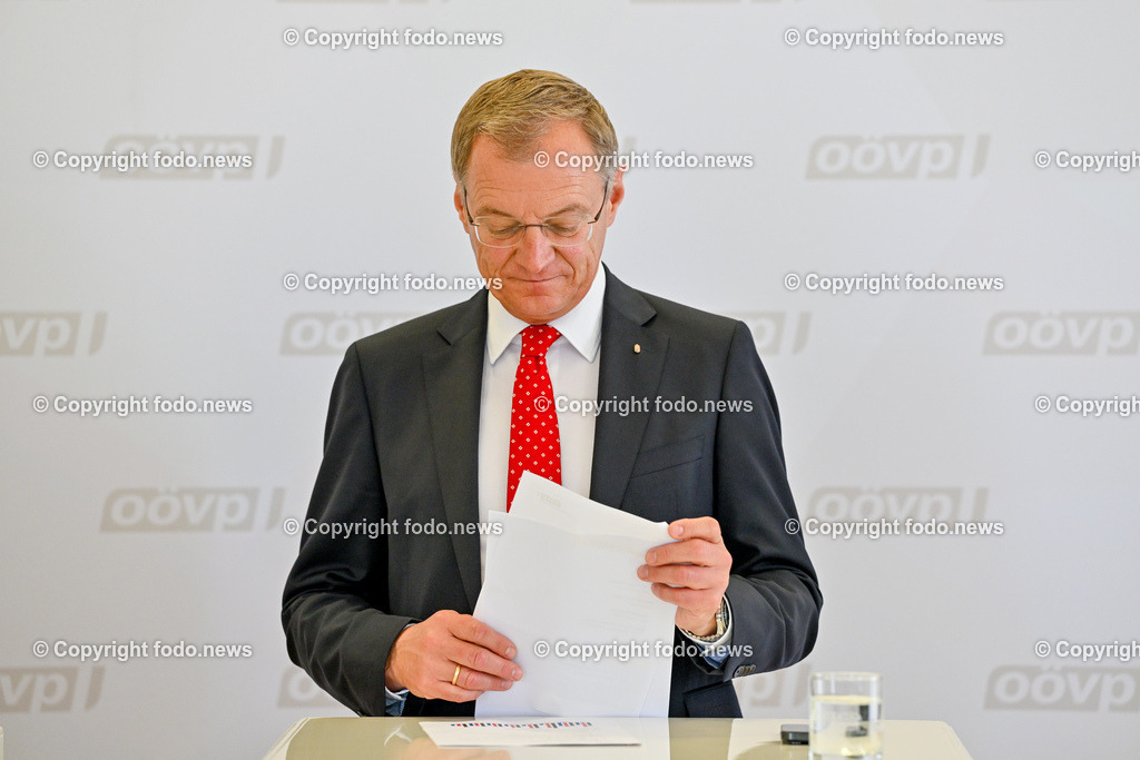 Pressekonferenz OeVP Oberoesterreich_ OOeVP-Kandidatenteam für die Nationalratswahl 2024_ 01.07.2024-7 | 01.07.2024, Linz, AUT, Pressekonferenz OeVP Oberoesterreich, OOeVP-Kandidatenteam für die Nationalratswahl - Stark fuer Oberoesterreichs Interessen, im Bild LH Thomas Stelzer (VP, Landeshauptmann Ooe)