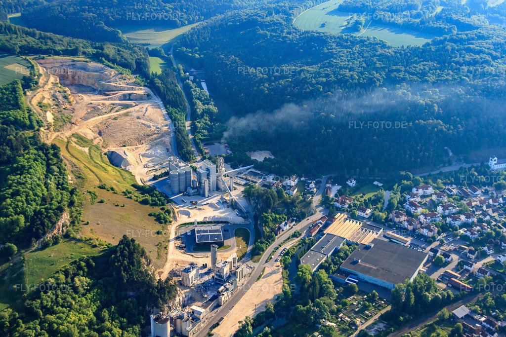 Luftbild: Steinbruch Blaustein - Herrlingen - Beibruck und Märker Kalk GmbH im Ortsteil Klingenstein in Blaustein im Bundesland Baden-Württemberg in Deutschland. Foto: IMG_67166.jpg vom 08.06.2014 durch Werner Riehm/FLY-FOTO.deMärker Gruppe