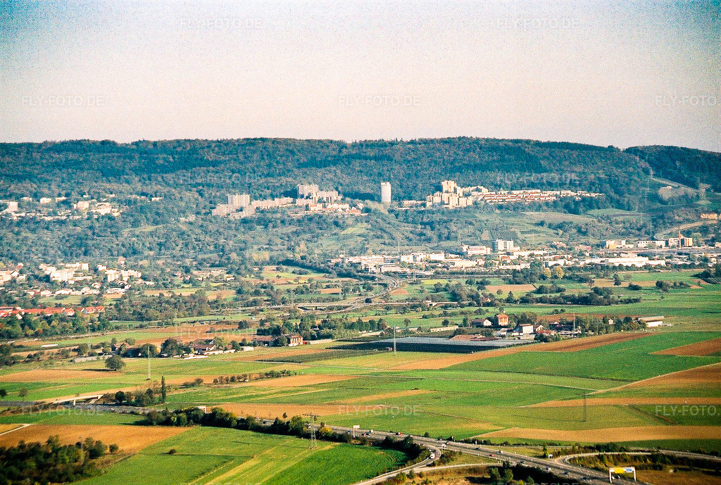 Luftbild: Wohnsiedlung am Hang im Ortsteil Emmertsgrund in Heidelberg im Bundesland Baden-Württemberg in Deutschland. – Foto: NEG564435.jpg vom 18.10.2005 durch Werner Riehm/FLY-FOTO.de – Auflösung des Originals: 1842 x 1240 px