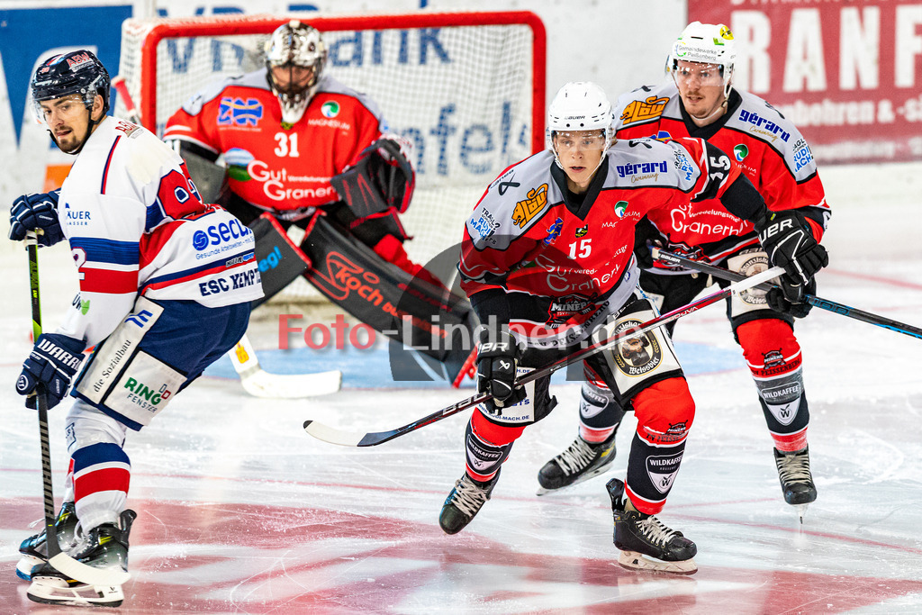 Testspiel TSV Peißenberg Miners vs ESC Kempten Sharks | Eishockey Bayernliga Vorbereitung 2023/2024, Testspiel TSV Peißenberg Miners vs ESC Kempten Sharks
Ryan MURPHY (Miners 15) in Aktion,
2023-09-10 in Peißenberg (Eisstadion)
31 Korbinian SERTL (Goali Miners 31), 15 Ryan MURPHY (Miners 15), 67 Maximilian MALZATZKI (Miners 67)
Copyright: FotoLindnerWJL