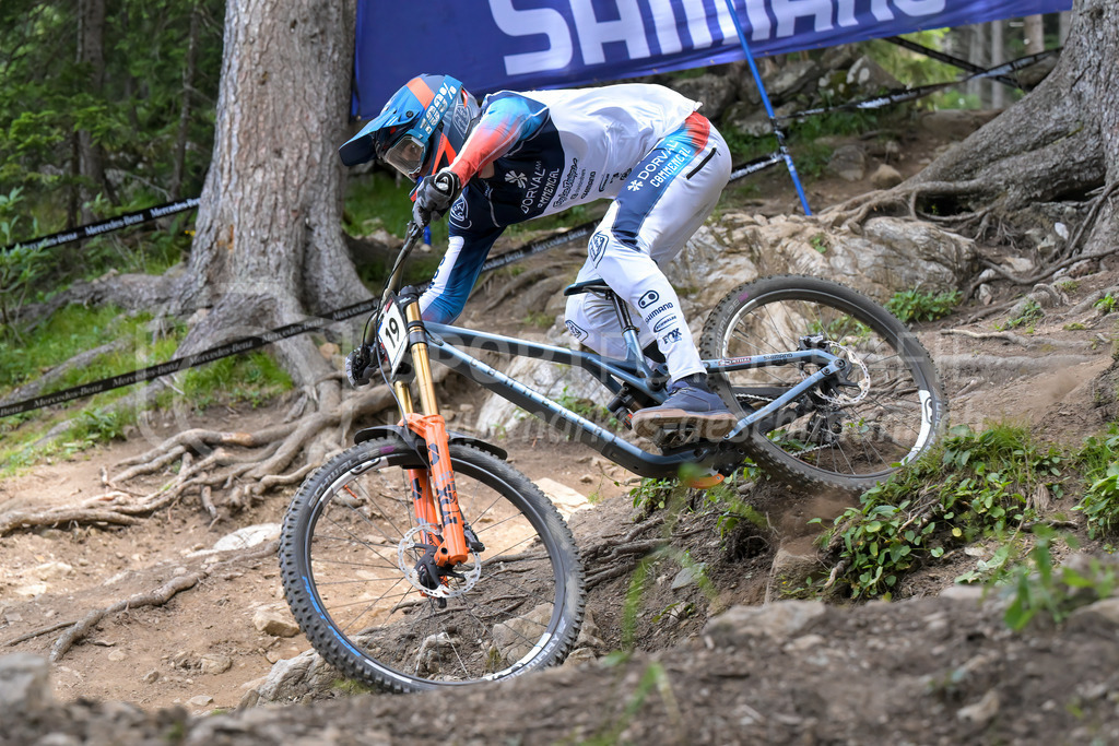 UCI Mountain Bike World Cup Lenzerheide 2022 - Downhill - 9. July 2022 | UCI Mountain Bike World Cup Lenzerheide 2022 - Downhill
Bike Kingdom, Lenzerheide
#19 PIERRON Baptiste (FRA)
Bild: Sportfotografie Markus Aeschimann | www.markus-aeschimann.ch - Realisiert mit Pictrs.com