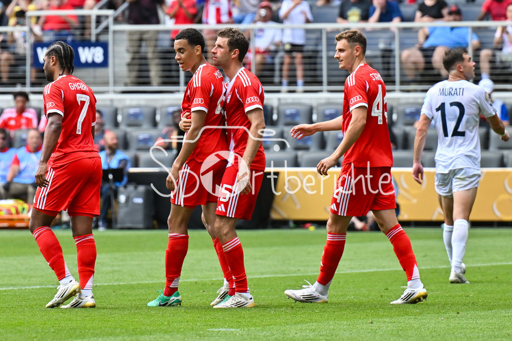 FC Bayern München - TQL Stadium | Jubel der Bayern nach dem Treffer zum 8-0 durch. Jamal MUSIALA (FC Bayern Muenchen 42) / Tor / Torschuetze / Freude / Happy / FIFA Club World Cup: FC Bayern Muenchen - Auchkland City FC, TQL Stadium am 15.06.2025 / BLD / ZDF / NOT FOR SALE IN USA