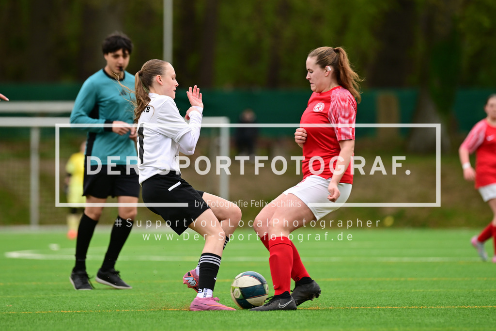 Fußball I Frauen I Saison 2025-2026 I Bezirksliga I 21. Spieltag I Harburger TB - Rahlstedter SC I 164688 | Der Sportfotograf. - Realisiert mit Pictrs.com