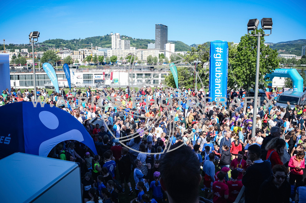 ..... | LINZ,AUSTRIA,27.April 25, Int. 3 Brückenlauf Linz  , Image shows: Photo: WAPICS / Manuel Binder