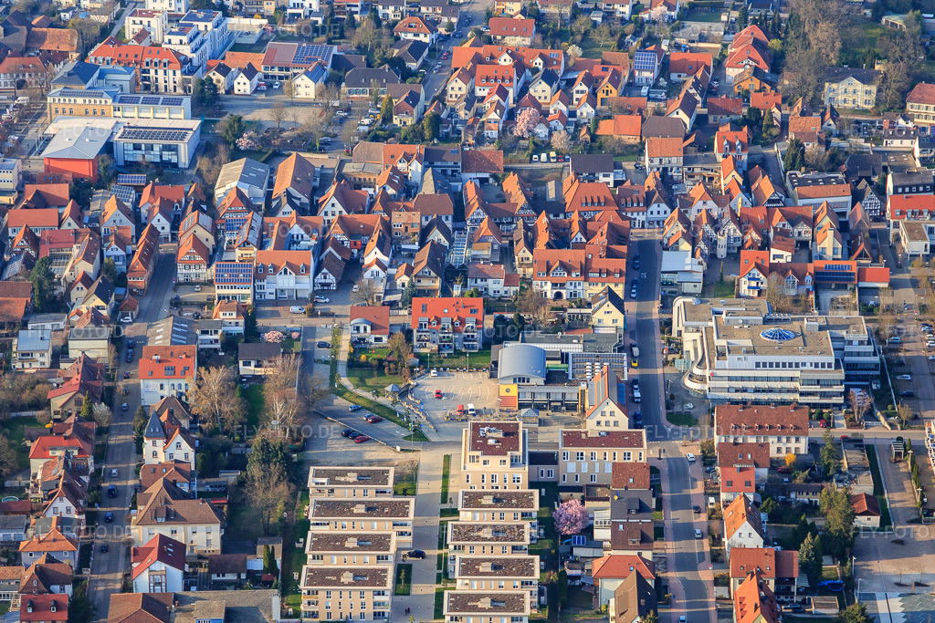 Luftbild: Im Stadtkern und VG-Verwaltung in Kandel im Bundesland Rheinland-Pfalz in Deutschland. Foto: IMG_113217.jpg vom 23.03.2019 durch Werner Riehm/FLY-FOTO.de