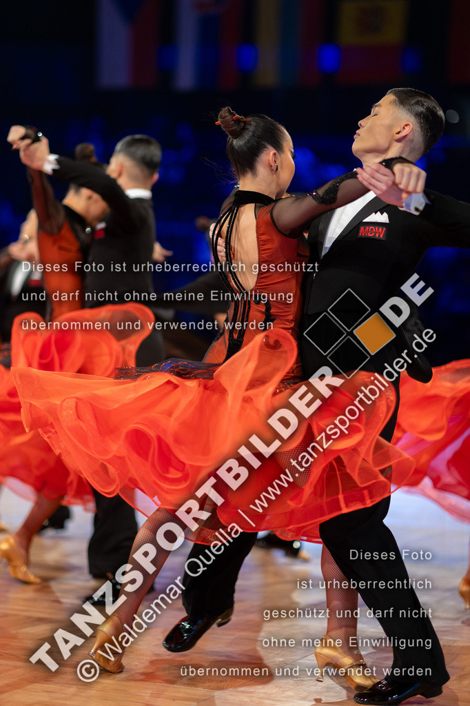 20251206-05044 | Hier finden Sie Tanz Bilder vom Latein und Standard Formationen tanzen. Sportbilder vom Tanzsport. Schöne Fotos und von Weltmeisterschaft, Europameisterschaft, Bundesliga, Regionalliga, Oberliga und Landesliga sowie von GOC Stuttgart, DanceComp, WM Bremen