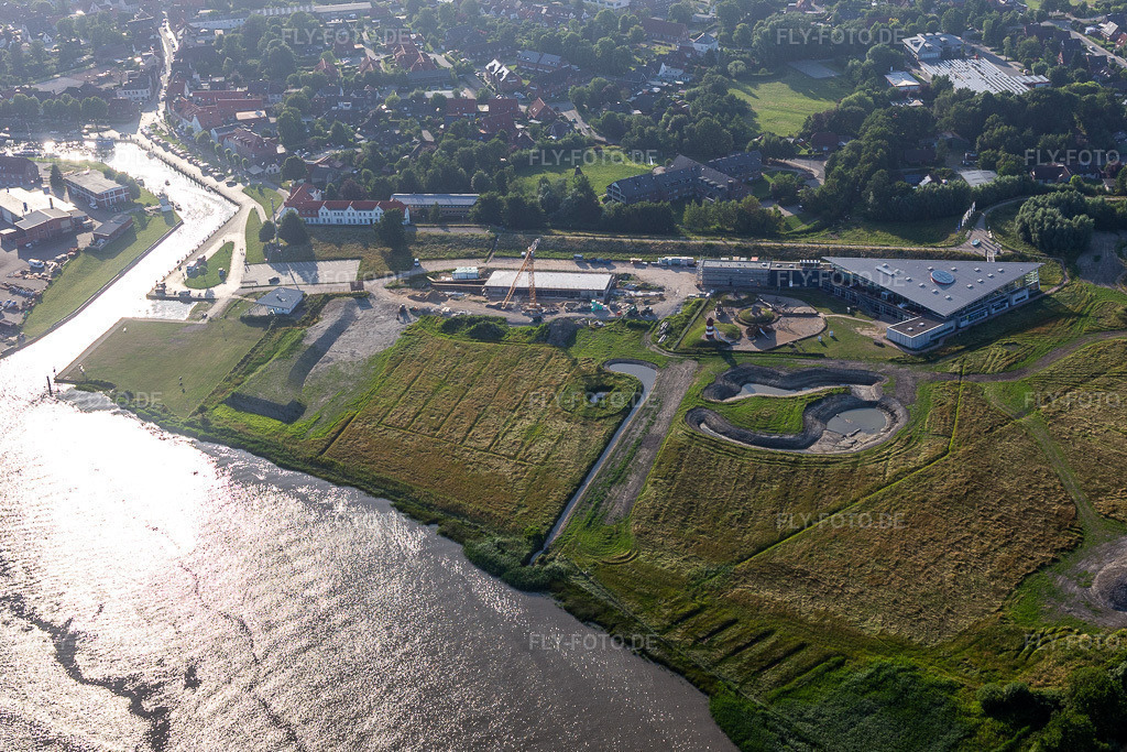 Nationalpark-Zentrum Multimar Wattforum mit Baustelle für die neue Otterabteilung | Luftbild: Nationalpark-Zentrum Multimar Wattforum mit Baustelle für die neue Otterabteilung in Tönning im Bundesland Schleswig-Holstein in Deutschland. Foto: IMG_0007250.jpg vom 16.07.2021 durch Werner Riehm/FLY-FOTO.de - Realisiert mit Pictrs.com