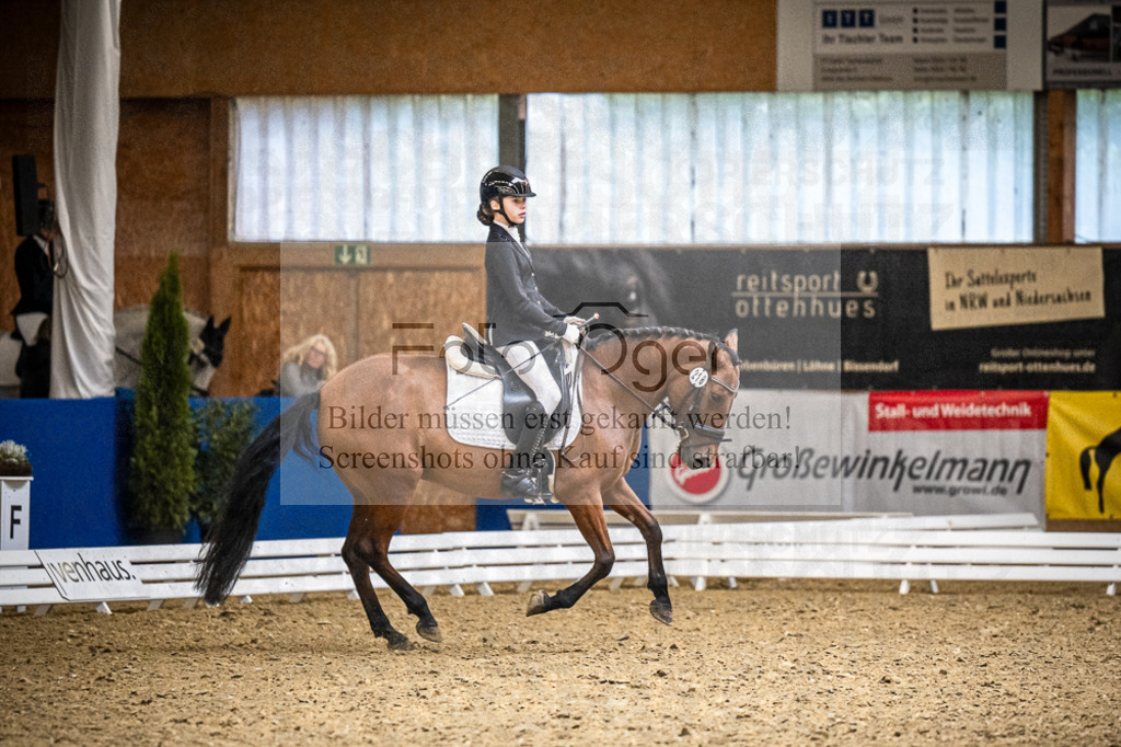 DOS_4440 | Entdecke hochwertige Reitturnierfotos von Foto Oger. Professionell, emotional und authentisch – jetzt Lieblingsmomente im Shop bestellen.Deutschlandweite Turnierfotografie. - Realisiert mit Pictrs.com