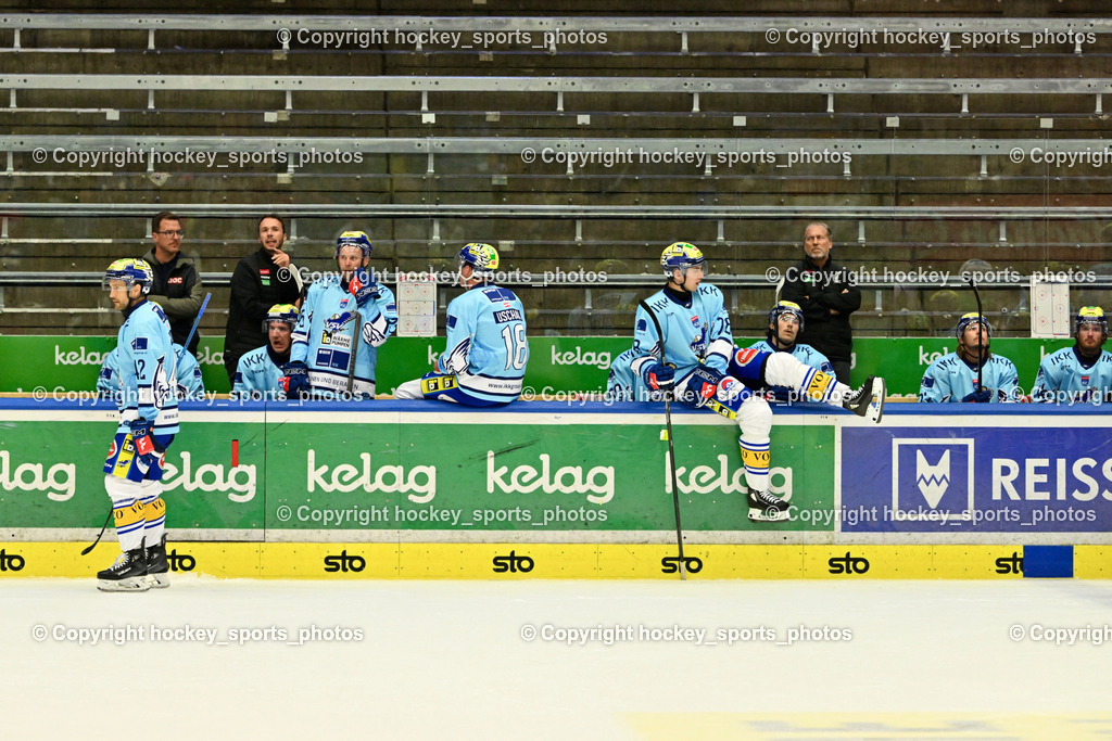 EC iDM Wärmepumpen VSV vs. KHL Sisak | Spielerbank EC VSV, Tray Tuomie Headcoach EC VSV, Dr. Müller-Muttonen Steve-Oliver Teamdoc EC VSV, Marco Pewal Assistant Coach EC VSV, Baustelle, EC iDM Wärmepumpen VSV vs. KHL Sisak, EC iDM Wärmepumpen VSV vs. KHL Sisak am 02.09.2025 in Villach (Stadthalle Villach), Austria, (Photo by Bernd Stefan)