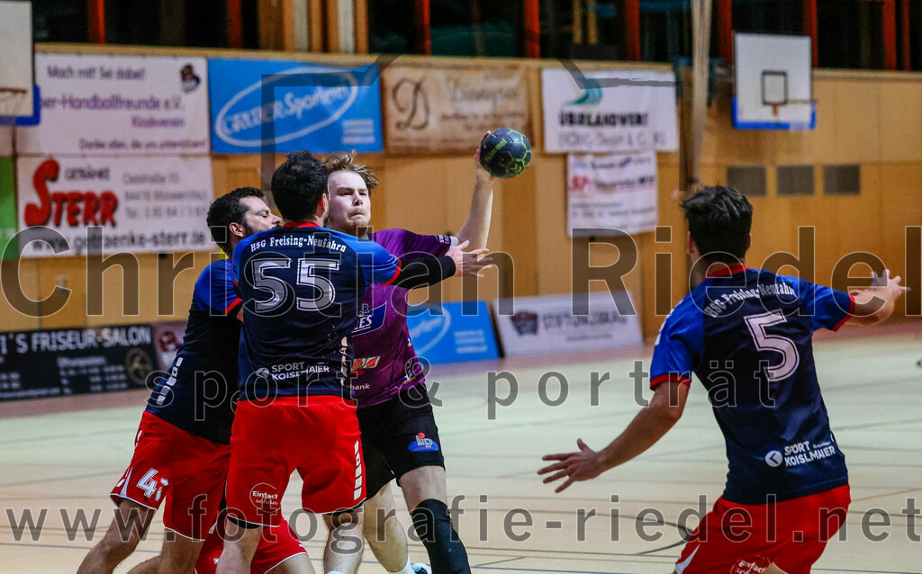 2023-10-14_093_SpVgg_Altenerding_gegen_HSG_Freising_Neufahrn | Erding, Deutschland, 14.10.2023:
Handball, Bezirksoberliga Männer 2023 / 2024, 4. Spieltag, SpVgg Altenerding gegen HSG Freising-Neufahrn, Endergebnis: 27:26

Lukas Monz (HSG Freising-Neufahrn, #41), Edgar Marker (HSG Freising-Neufahrn, #55), Niklas Fleps (SpVgg Altenerding, #17), Felix Miller (HSG Freising-Neufahrn, #5)

Foto: Christian Riedel / fotografie-riedel.net