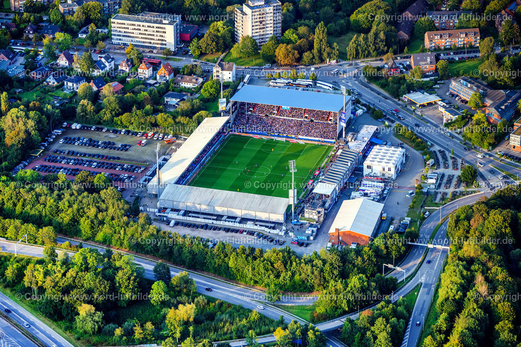 Kiel Holstein Kiel gegen Bayern München_ELS_6630140924 | Luftbilder aus Norddeutschland. Die große Luftbild Bilddatenbank von Sylt, Amrum, Föhr, Büsum, Cuxhaven, Hamburg, Bremen, Bremerhaven, Cuxhaven, Langeoog, Norderney, Borkum, Emden, Nordsee, Ostsee, Flensburg, Kiel, Stralsund, Rostock, Darß, Rügen, Usedom