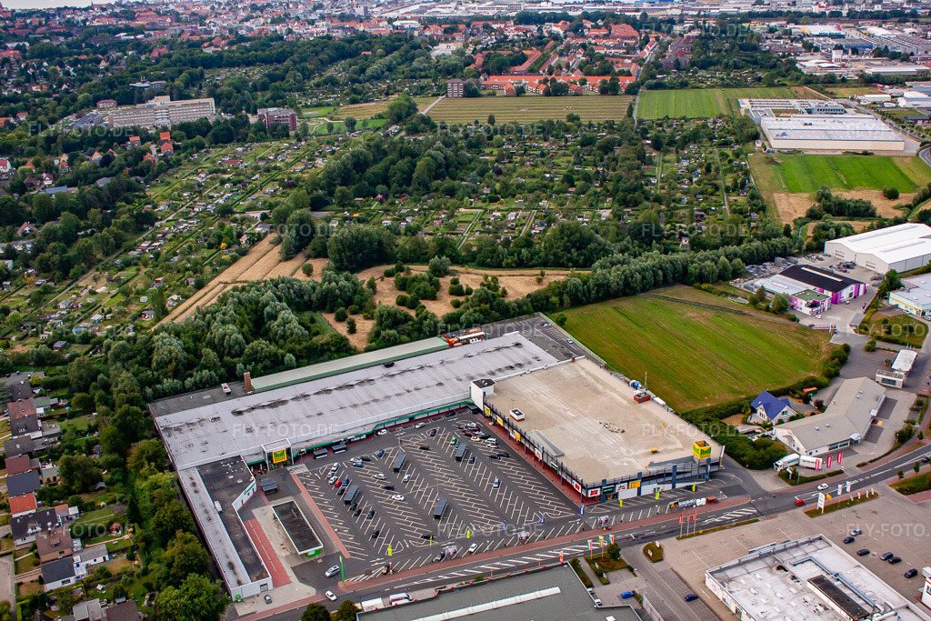 Luftbild: Marktkauf-Center Cuxhaven mit Deichmann und dm im Ortsteil Groden in Cuxhaven im Bundesland Niedersachsen in Deutschland. Foto: IMG_70519.jpg vom 06.08.2014 durch Werner Riehm/FLY-FOTO.de