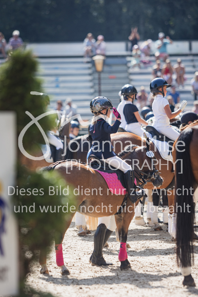 230910_OWLCh_Führzügel-174 | Deine schönsten Turniermomente als professionelle Fotos! Entdecke hochwertige Pferdesport-Fotografie im Online-Shop. Jetzt Fotos finden & bestellen!