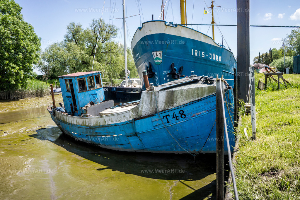 Wischhafen | Traditions- und Museumsschiffe im Wischhafener Moorkanal - Realisiert mit Pictrs.com