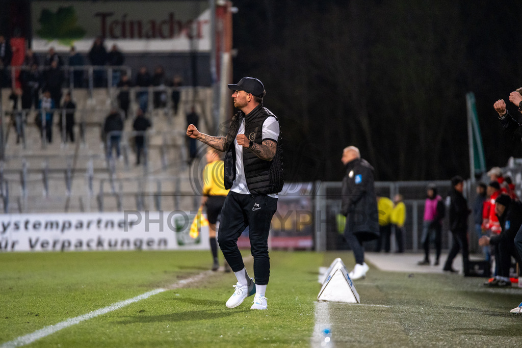 SG Sonnenhof Grossaspach vs. SSV Ulm 1846 Fussball, Fussball, WFV-Pokal, Viertelfinale, 01.04.2026 | Pascal Reinhardt (Trainer SG Sonnenhof Großaspach) freut sich ueber den Sieg,SG Sonnenhof Grossaspach vs. SSV Ulm 1846 Fussball, Fussball, WFV-Pokal, Viertelfinale, 01.04.2026