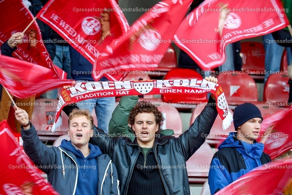 xSSCx09112501005 | 09.11.2025, xsscx, Frauen Fussball, 1. FC Koeln - TSG 1899 Hoffenheim, 1. Fuﬂball Bundesliga, 10. Spieltag, Franz-Kremer-Stadion, Saison 2025 2026: Fahns schwenken Fahnen vor dem Spiel DFB regulations prohibit any use of photographs as image sequences and or quasi-video. Nordrhein-Westfalen Deutschland