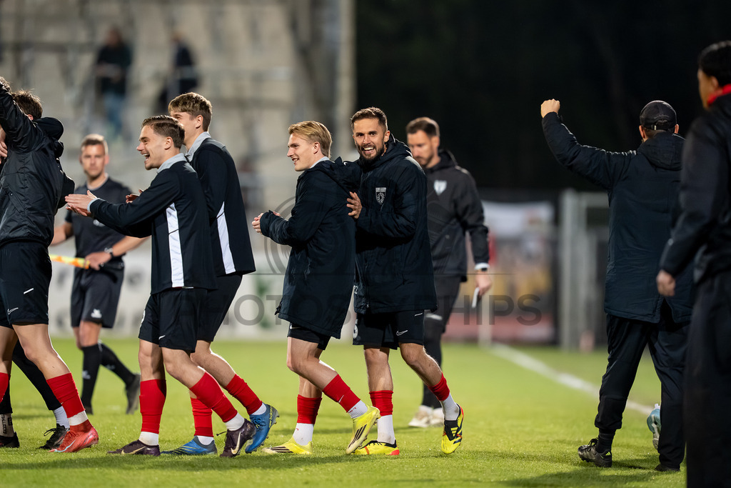 SG Sonnenhof Großaspach vs. SGV Freiberg, Fussball, Regionalliga Suedwest, 30. Spieltag, 22.04.2026 | Jubel bei SG Sonnenhof nach Abpfiff,SG Sonnenhof Großaspach vs. SGV Freiberg, Fussball, Regionalliga Suedwest, 30. Spieltag, 22.04.2026