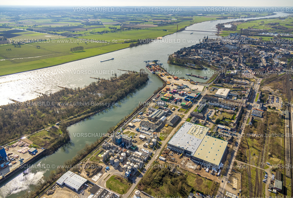 Emmerich240313058 | Luftbild, Containerhafen Emmerich und Fluss Rhein, Baustelle mit Neubau Hallenkomplex Immobilienunternehmen Hillwood an der Reeser Straße, Oleon Emmerich Chemiewerk, Emmerich am Rhein, Nordrhein-Westfalen, Deutschland