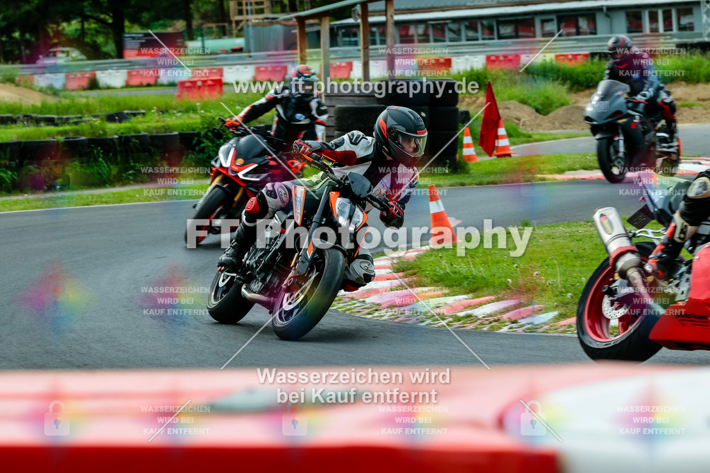 MotoTeamVBK-20078 | Hier findet Ihr Bilder von Touristenfahrten auf der Nürburgring Nordschleife oder von anderen Veranstaltungen die ich besucht habe. Viel Spass beim Durch Schauen 