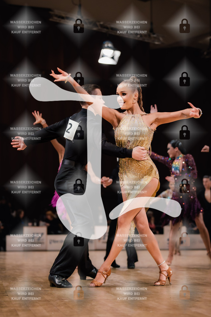 Goldstadtpokal 2025 - WDSF Open Latin Youth 8th (92) Sean Baciak _ Veronika Vilemova (Slovak Republic)-2025-01-25-6826 | Webshop for digital downloads and prints of dance sport, event & show photographer Julian Link - Realisiert mit Pictrs.com