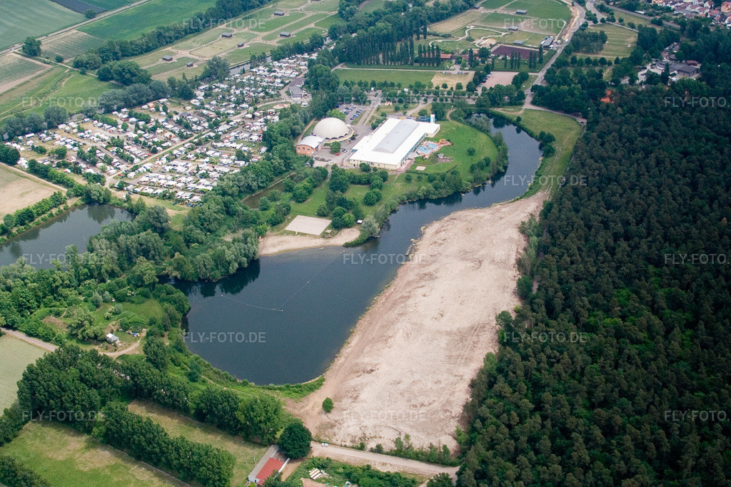 Luftbild: Uferbereiche am Sandstrand des Freibades Badesee Moby Dick in Rülzheim im Bundesland Rheinland-Pfalz in Deutschland. Foto: IMG_10933.jpg vom 24.05.2008 durch Werner Riehm/FLY-FOTO.de