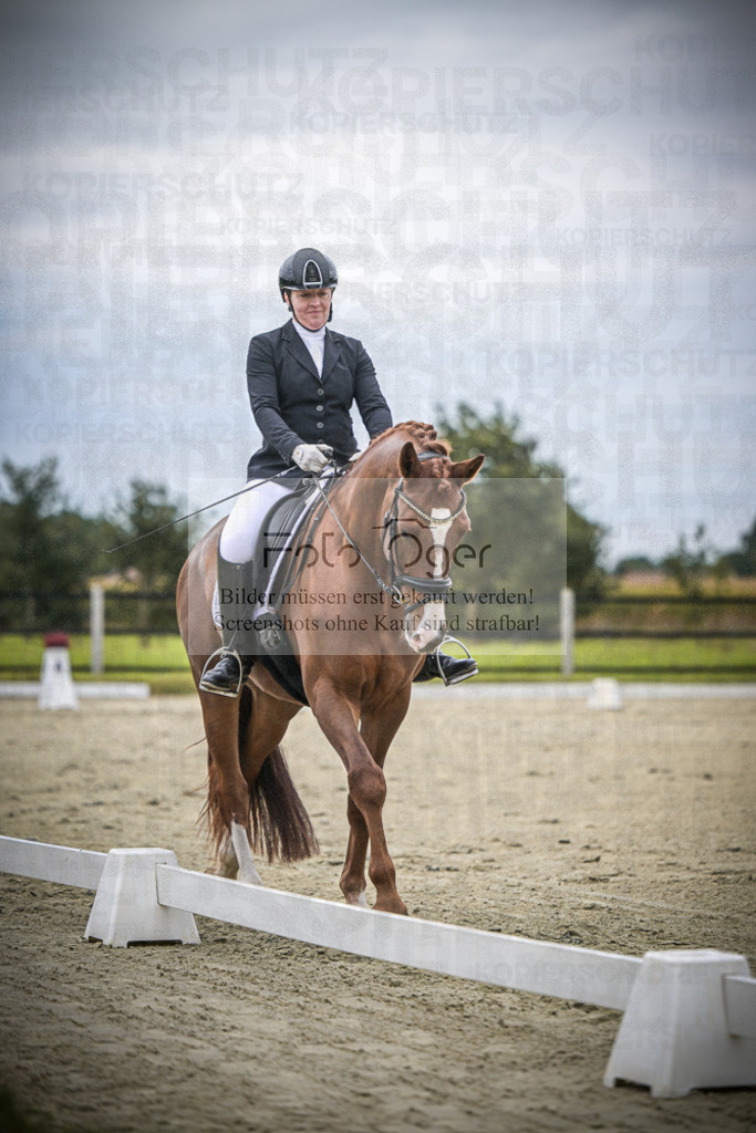 DOS_0670 | Entdecke hochwertige Reitturnierfotos von Foto Oger. Professionell, emotional und authentisch – jetzt Lieblingsmomente im Shop bestellen.Deutschlandweite Turnierfotografie. - Realisiert mit Pictrs.com