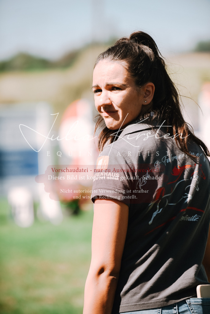 DSC_2979 | Pferde- und Turnierfotografie in Westsachsen. Pferdeportraits, Auftragszeichnungen und intuitive Kunst.