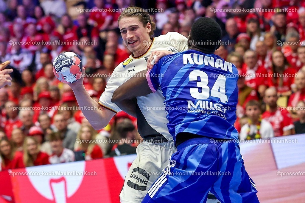 EHF28012602220 | 28.01.2026, Handball, Men's EHF EURO 2026, Deutschland - Frankreich, Jyske Bank Boxen in Herning, Dänemark, Main Round:  Juri Knorr (Germany #15) im Zweikampf gegen Karl Konan (France #34)
