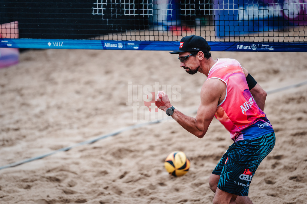 Beachvolleyball | Männer | Allianz German Beach Tour 2025 | Tourstop Hamburg | 29.05.2025 | Jonathan Erdmann jubelt und ballt die Faust