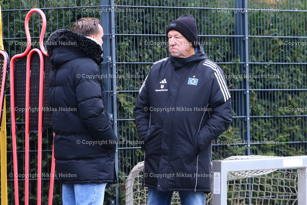 NH_HamburgerSVU21_SSVJeddeloh_RegionalligaNord_16112024 | Horst Hrubesch (Direktor NLZ, Hamburger SV) im Gespräch mit Tom Mickel.Fußball I Herren I Regionalliga Nord I Saison 2024-2025 I 19. Spieltag I Hamburger SV U21 - SSV Jeddeloh I 16.11.2024 I Alexander-Otto-Akademie