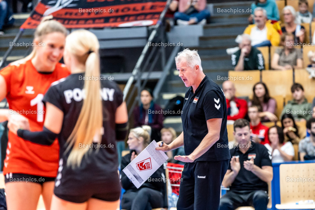2022-00063387-Testspiel-Deutschland-Brasilien | Vital HEYNEN (Bundestrainer) GER, 17.09.2022; Berlin Foto: Gerold Rebsch - www.beachpics.de
