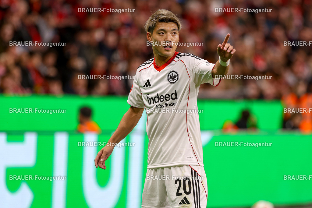 Bayer 04 Leverkusen vs Eintracht Frankfurt - Bundesliga  | Leverkusen, Deutschland, 12.09.25:   Ritsu Doan (Eintracht Frankfurt) gestikuliert, Gestik waehrend des Spiels der Bundesliga zwischen  Bayer 04 Leverkusen vs Eintracht Frankfurt in der BayArena(Foto von Brauer-Fotoagentur / Adrian Schlueter)
