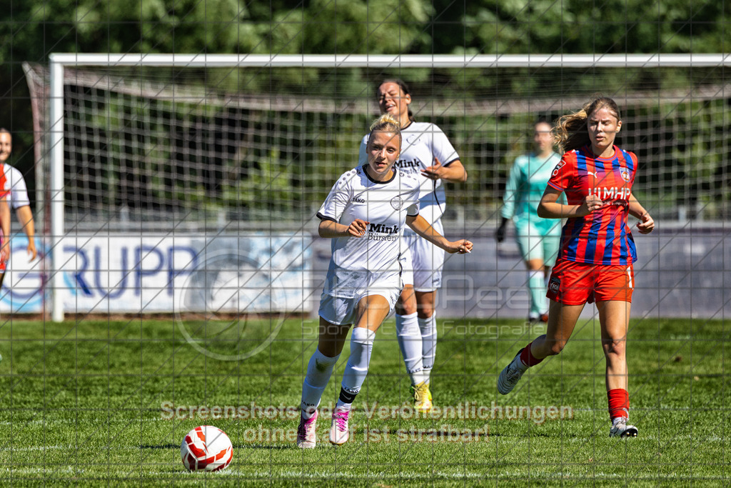 20260906_114433_0014-Bearbeitet_(c)_by_PhotoPeet | #,1.FC Donzdorf (weiß) vs. 1.FC Heidenheim 1846 (rot), Fußball, Frauen-Verbandspokal Gruppe 2, 2. Runde, Saison 2026/2027, Rasenplatz Lautertal Stadion, Süßener Straße 16, 73072 Donzdorf, 06.09.2026 - 11:00 Uhr,Foto: PhotoPeet / Sport- &amp; Eventfotografie / Peter Harich