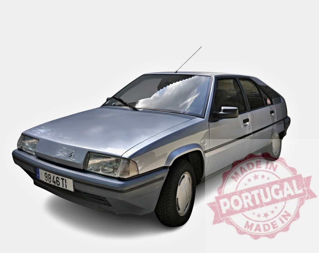 Citroën BX parking on white background, reflecting clouds on windshield | Grey Citroën BX from the eighties or nineties posing on a white background, reflecting clouds on the windshield - Realized with Pictrs.com
